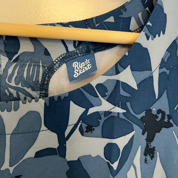 Ripskirt Hawaii Blue Floral Midi Dress - Picture 2 of 5